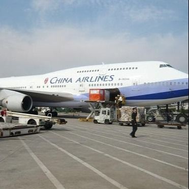Continentale luchtvracht expeditie import export bedrijven deur tot deur transport
